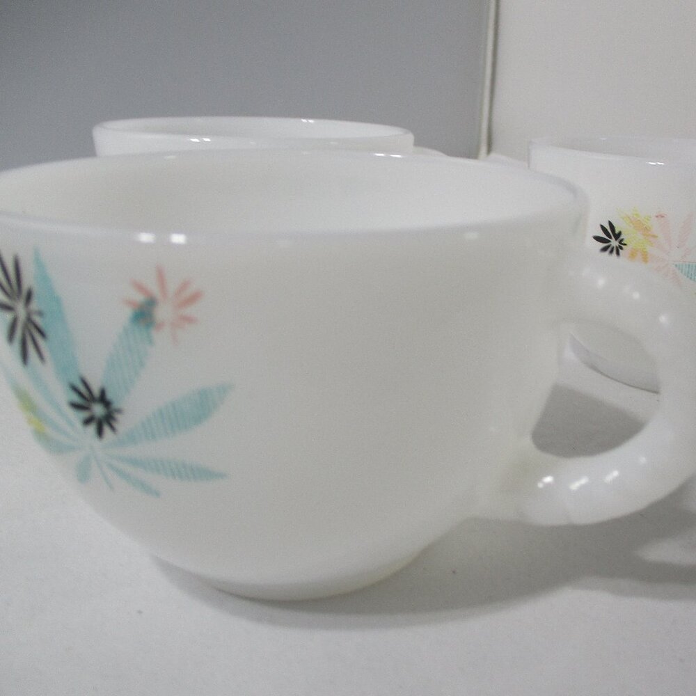 Vintage MCM  Atomic Flower Milk Glass  Coffee Patio Snack Set Tray & Cup - Picture 9 of 12